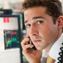 Un'immagine di Shia LaBeouf (Jacob Moore) tratta dal film Wall Street 2: Money Never Sleeps