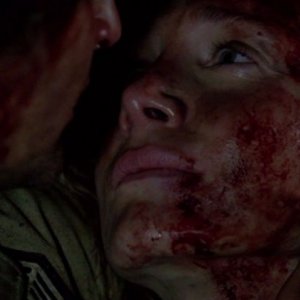 Elizabeth Mitchell in una scena di LAX: Part 1 dalla sesta stagione di Lost