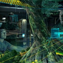 Il Col. Quaritch (Stephen Lang) e Jake Sully (Sam Worthington) osservano la struttura dell'Albero Sacro nel film Avatar