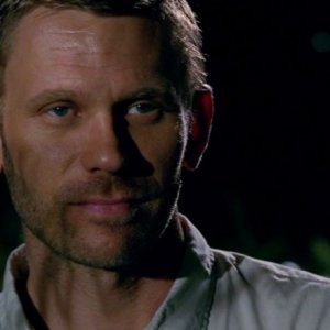 Mark Pellegrino in una scena di LAX: Part 1 dalla sesta stagione di Lost
