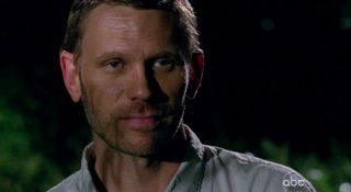 Mark Pellegrino in una scena di LAX: Part 1 dalla sesta stagione di Lost
