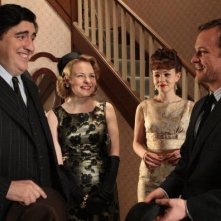 Alfred Molina, Cara Seymour, Peter Sarsgaard e Carey Mulligan in una sequenza del film An Education