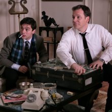 Dominic Cooper e Peter Sarsgaard in una scena del film An Education