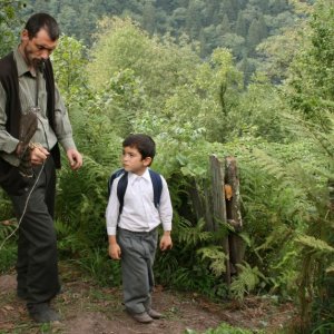 Erdal Besikcioglu e Bora Altas in una scena del film Honey