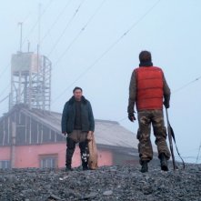 Grigory Dobrygin e Sergei Puskepalis in una scena del film How I Ended This Summer