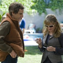 Jennifer Jason Leigh e Ben Stiller in una scena di Greenberg