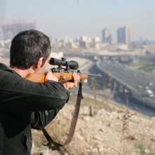 Rafi Pitts in una scena del film The Hunter