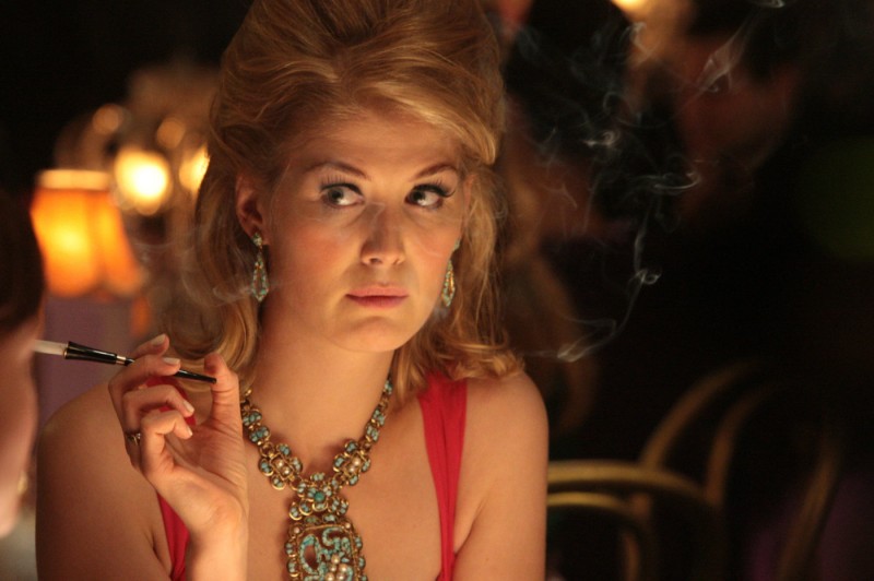 Primo piano di Rosamund Pike in An Education