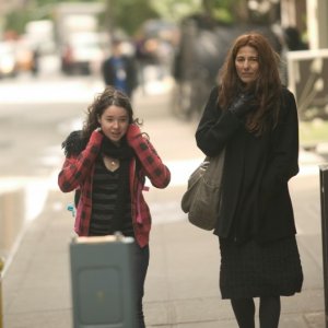 Sarah Steele e Catherine Keener nel film Please Give