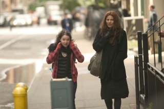 Sarah Steele e Catherine Keener nel film Please Give