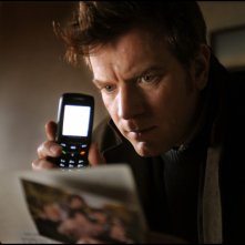 Un'immagine di Ewan McGregor dal film L'uomo nell'ombra di Roman Polanski.
