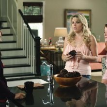 Cougar Town: Courteney Cox, Busy Philipps e Christa Miller in una scena dell'episodio Stop Dragging My Heart Around