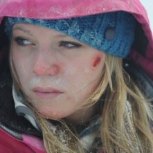 Emma Bell in un primo piano agghiacciante dal film Frozen