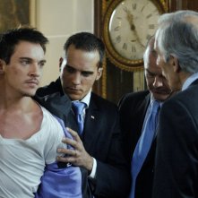 Jonathan Rhys Meyers e Richard Durden in una scena del film From Paris with Love