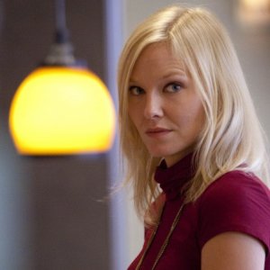 Past Life: Kelli Giddish nell'episodio Dead Man Talking