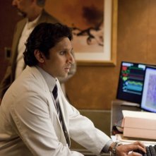 Past Life: Ravi Patel e Richard Schiff nell'episodio Dead Man Talking