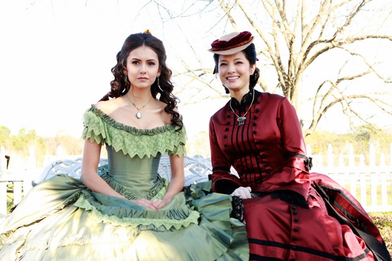 Katherine Nina Dobrev Assieme All Amica Pearl Kelly Hu Nell Episodio Children Of The Damned Di The Vampire Diaries 146314