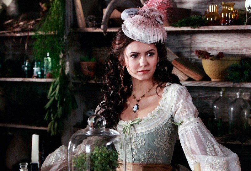 Nina Dobrev Interpreta Katherine In Un Flashback Del Passato Nell Episodio Children Of The Damned Di The Vampire Diaries 146318