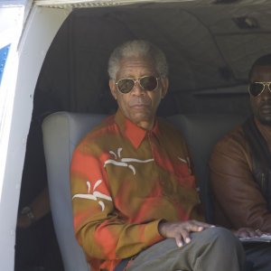 Morgan Freeman e Tony Kgoroge nel film Invictus