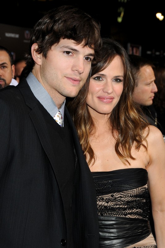 Ashton Kutcher E Jennifer Garner Posano Per I Fotografi Alla Premiere Del Film Valentine S Day 146479
