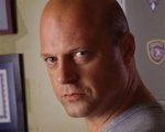 Michael Chiklis star in No Ordinary Family