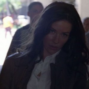Evangeline Lilly in una scena di What Kate Does dalla sesta stagione di Lost