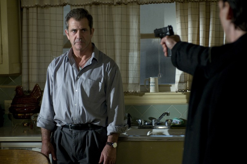 Mel Gibson Sotto Tiro In Una Scena Del Film Fuori Controllo 146585