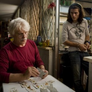 Michele Placido e Andrea Fachinetti in una scena del film Genitori & figli - Agitare bene prima dell'uso