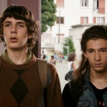 Vincent Lacoste e Anthony Sonigo in una scena del film Les beaux gosses (2009)
