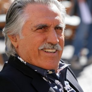 Lando Buzzanca in una scena della fiction Capri 3