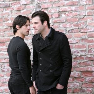 Milo Ventimiglia e Zachary Quinto in una scena di The Wall dalla quarta stagione di Heroes