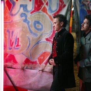 Robert Knepper e Ray Park in una scena di Brave New World dalla quarta stagione di Heroes
