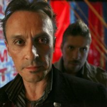 Robert Knepper e Ray Park in una scena tratta da Brave New World dalla quarta stagione di Heroes