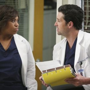 Chandra Wilson e Patrick Dempsey in una scena di Blink dalla sesta stagione di Grey's Anatomy