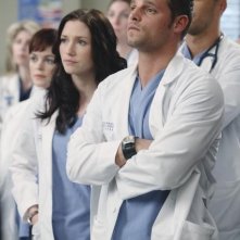 Chyler Leigh, Justin Chambers e Nora Zehetner in una scena di State of Love and Trust dalla sesta stagione di Grey's Anatomy