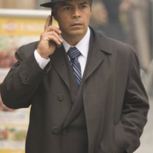 Esai Morales in una scena di Gravedancing dalla prima stagione di Caprica