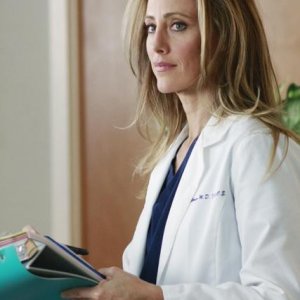 Kim Raver in una scena di Blink dalla sesta stagione di Grey's Anatomy