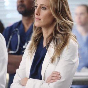 Kim Raver in una scena di State of Love and Trust dalla sesta stagione di Grey's Anatomy