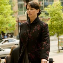 Polly Walker in una scena di Gravedancing dalla prima stagione di Caprica