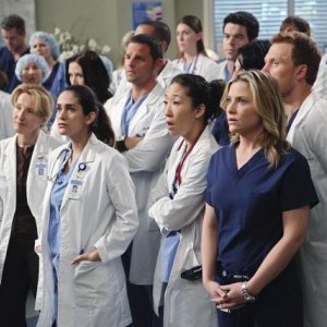 Sandra Oh, Jessica Capshaw e Kevin McKidd in una scena di State of Love and Trust dalla sesta stagione di Grey's Anatomy
