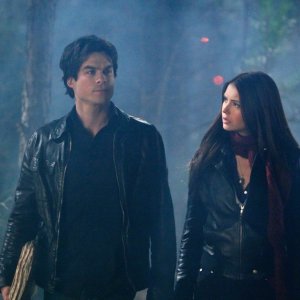 Damon (Ian Somerhalder) e Elena (Nina Dobrev) nell'episodio Fool Me Once di The Vampire Diaries