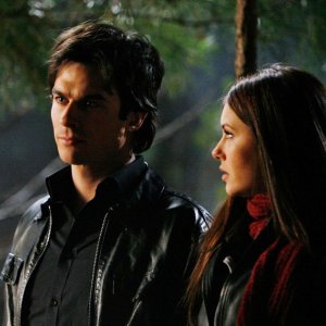 Ian Somerhalder e Nina Dobrev in una sequenza dell'episodio Fool Me Once