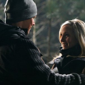 Zach Roerig e Candice Accola in una sequenza dell'episodio Fool Me Once di The Vampire Diaries