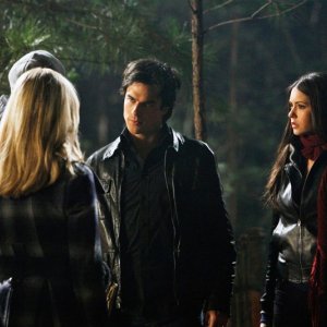 Zach Roerig e Candice Accola incontrano Ian Somerhalder e Nina Dobrev nell'episodio Fool Me Once di The Vampire Diaries