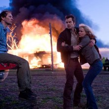 Bill (Brett Rickaby), David (Timothy Olyphant) e Judy (Radha Mitchell) in una sequenza del film The Crazies