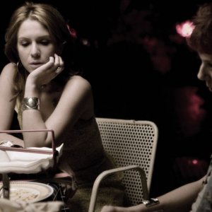 Isabella Ragonese in una sequenza di Due vite per caso