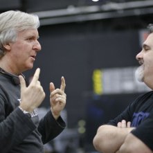 James Cameron parla con Jon Landau sul set di Avatar
