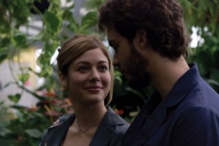 Sarah Felberbaum e Lorenzo Balducci in una scena del film Due vite per caso