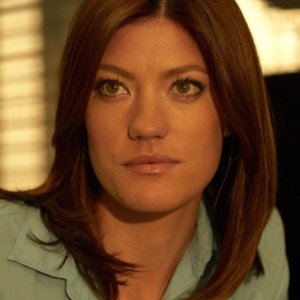 Un primo piano di Jennifer Carpenter nell'episodio Remains to be Seen di Dexter