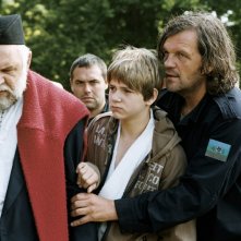 Aleksandar Bercek, il piccolo Uros Milovanovic e il regista Emir Kusturica sul set del film Promettilo!